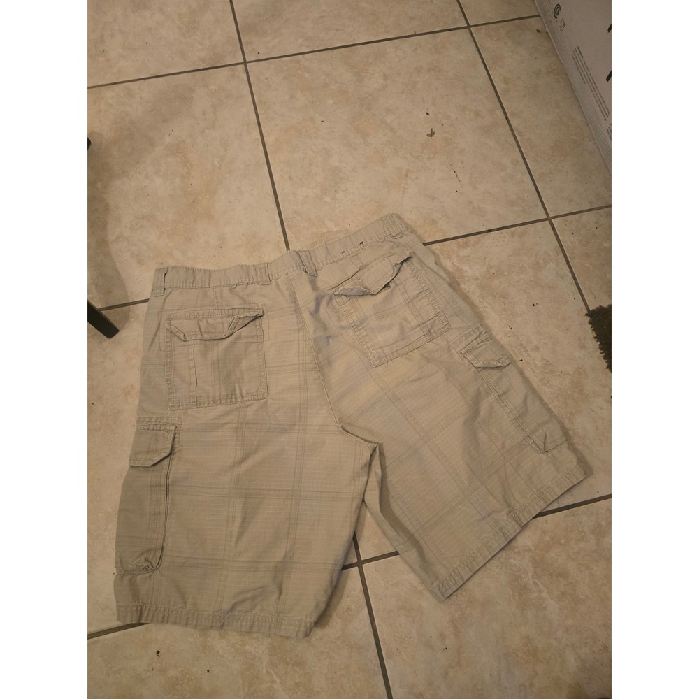 Van Heusen Mens Plaid Cargo Shorts Khaki Beige 100% Cotton Size 36 Multi Pocket - Picture 2 of 4
